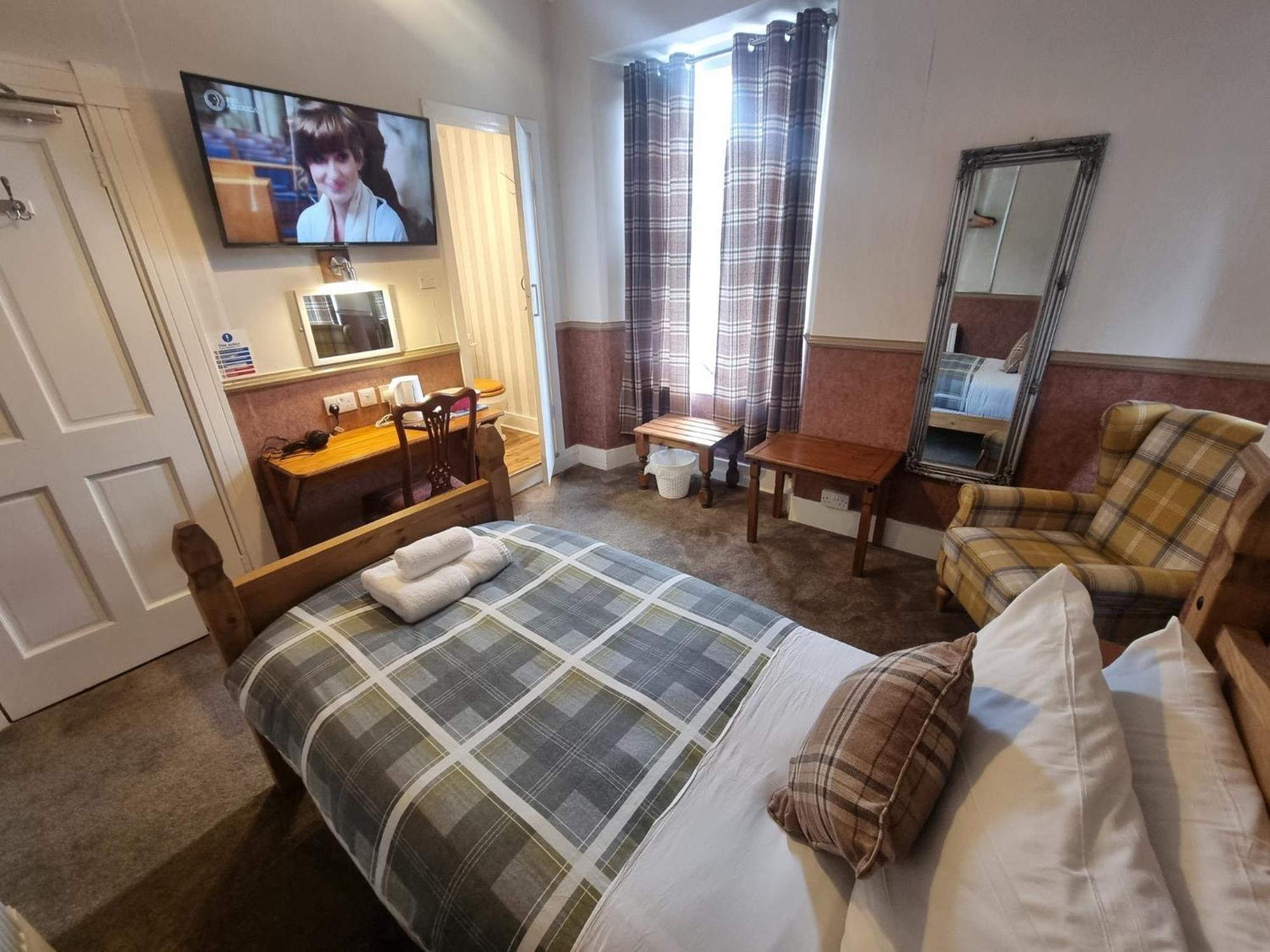 Roy Bridge Hotel Fort William Bagian luar foto